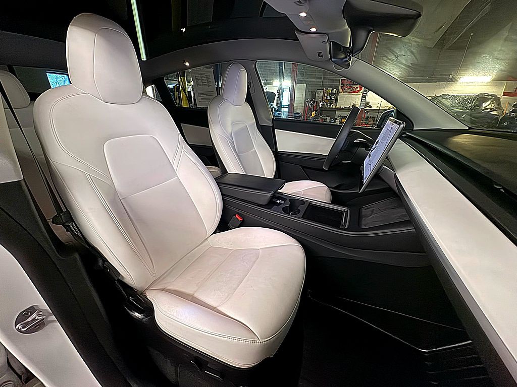 2021 Tesla Model Y Image 25