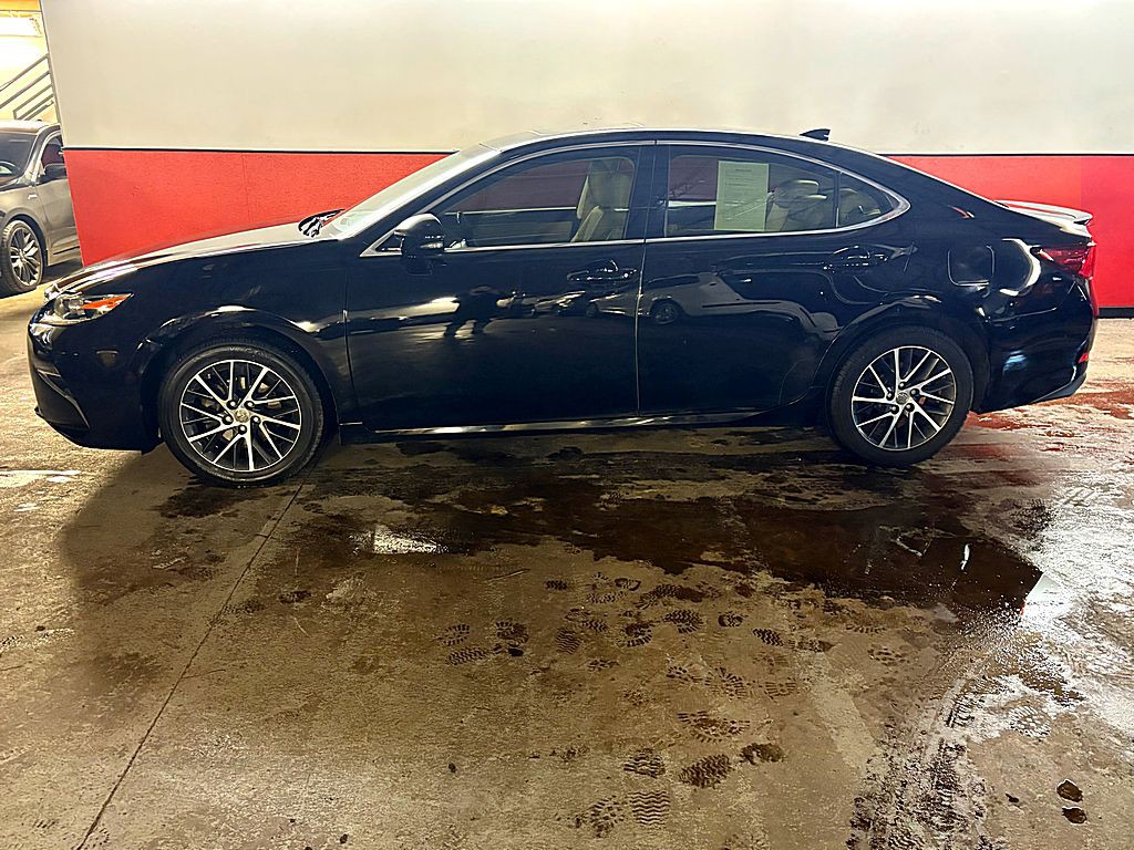 2016 Lexus ES Image 4