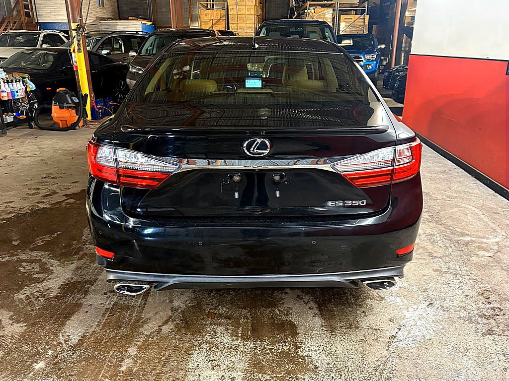 2016 Lexus ES Image 6