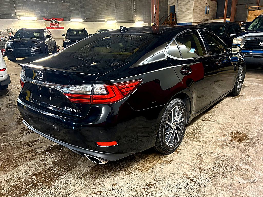 2016 Lexus ES Image 7