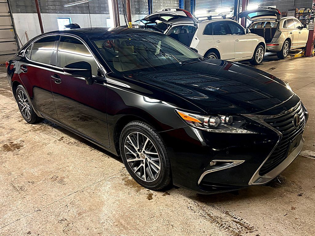 2016 Lexus ES Image 8