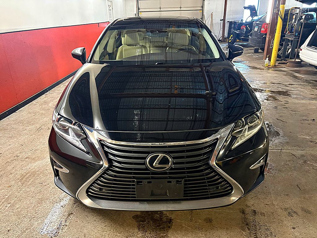 2016 Lexus ES Image 9