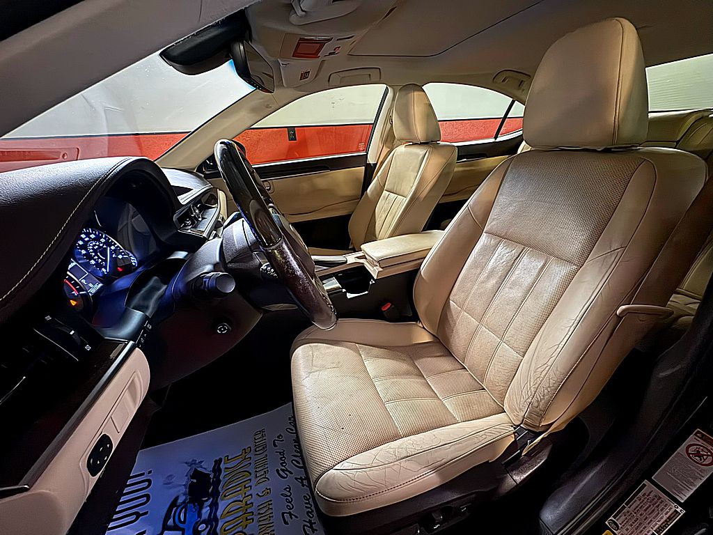 2016 Lexus ES Image 10