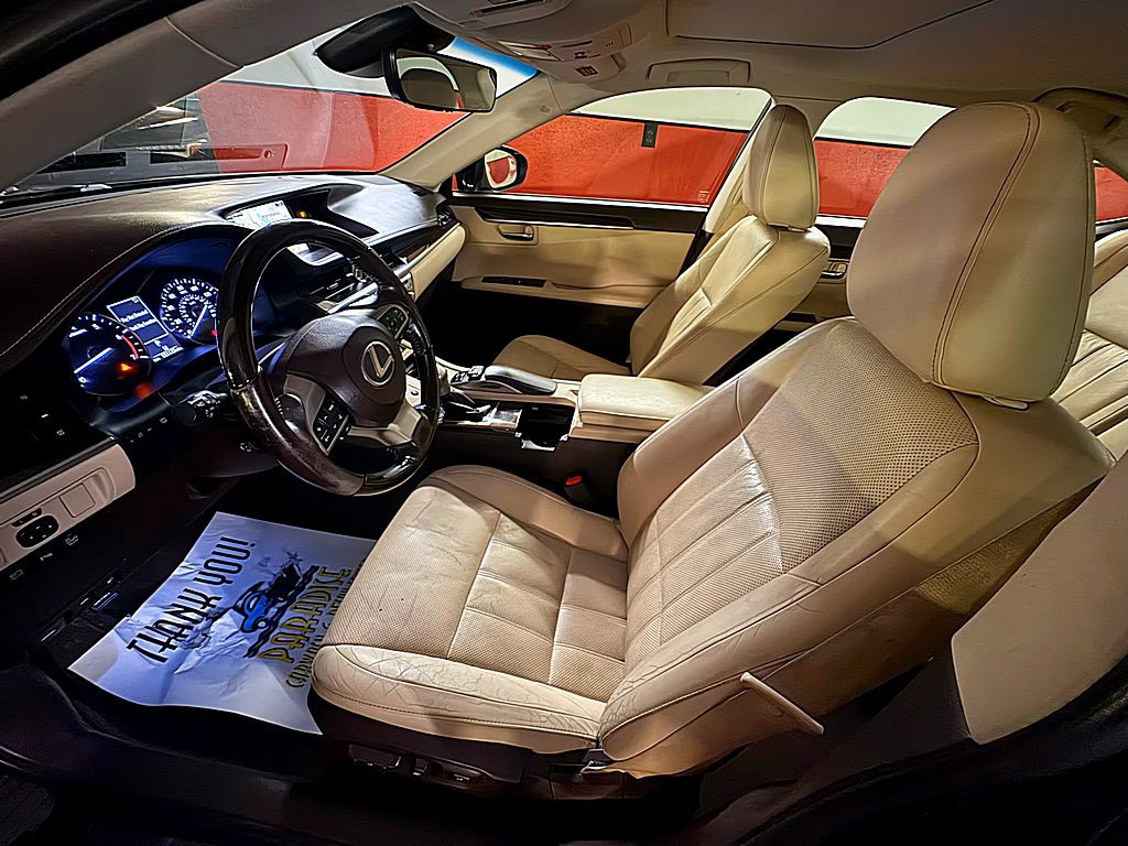 2016 Lexus ES Image 11