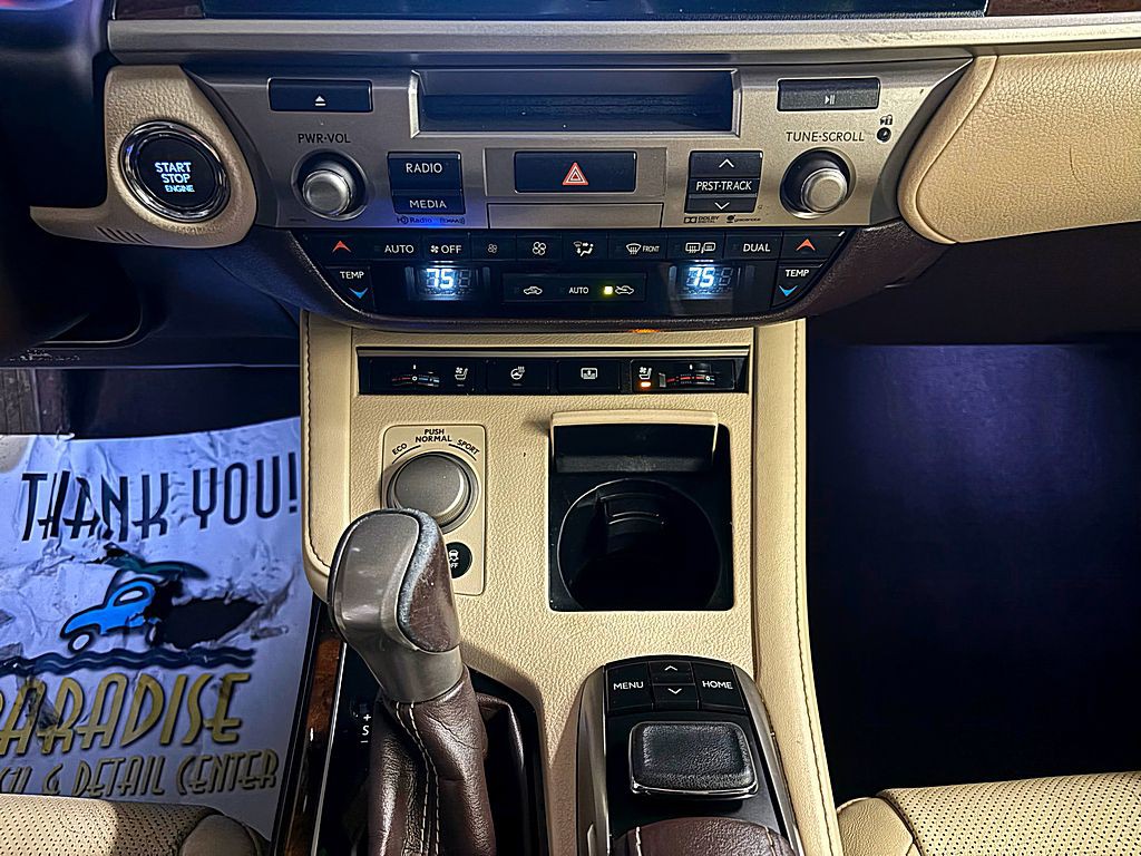 2016 Lexus ES Image 17