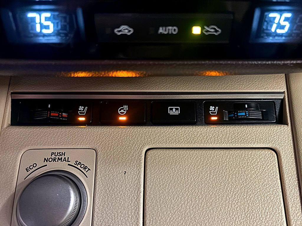 2016 Lexus ES Image 18