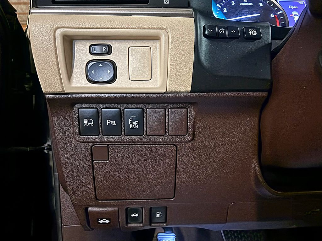 2016 Lexus ES Image 19