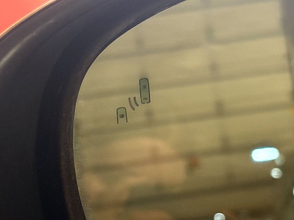 2016 Lexus ES Image 21