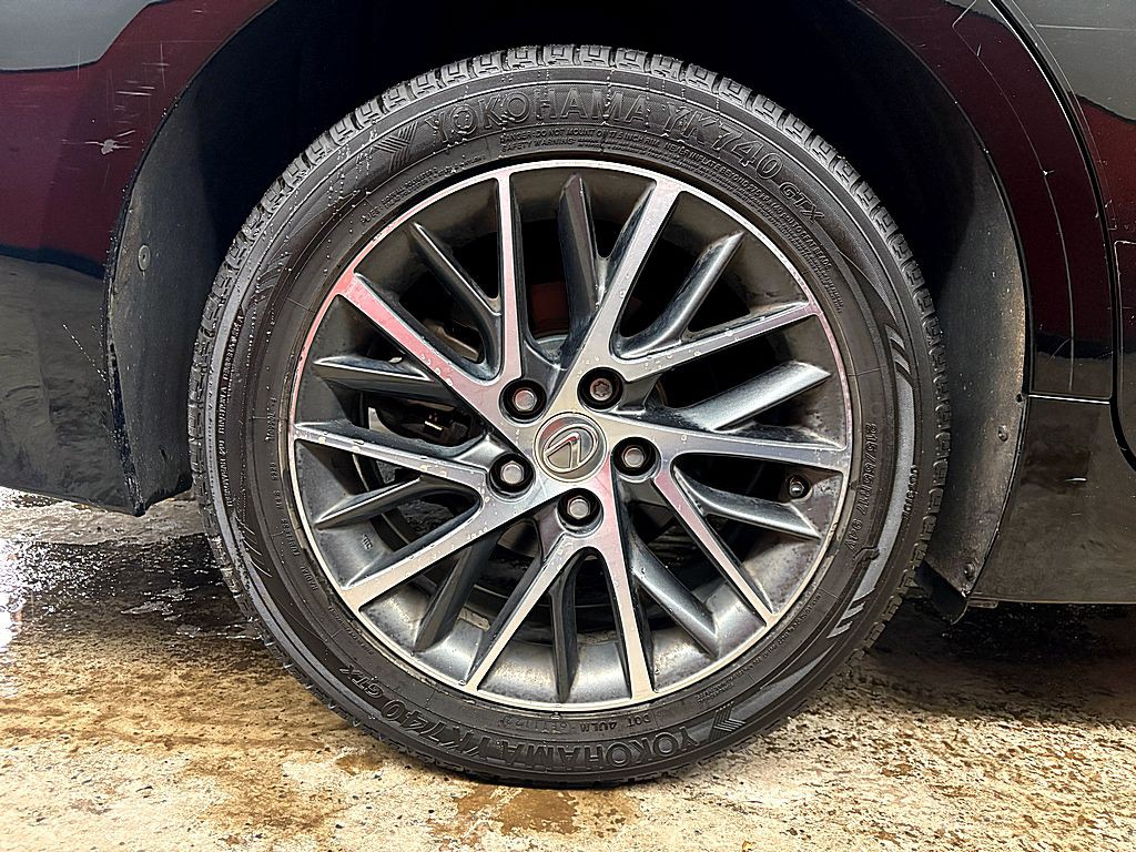 2016 Lexus ES Image 28