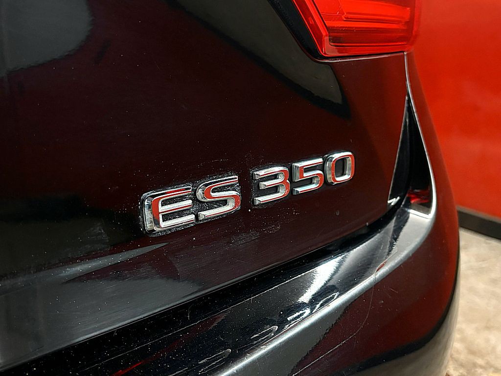2016 Lexus ES Image 29