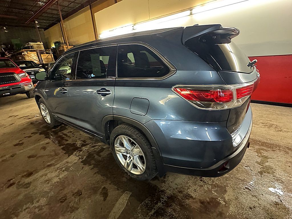 2016 Toyota Highlander Image 5