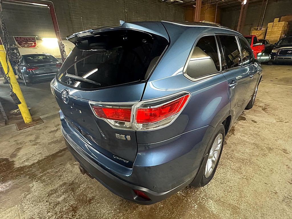 2016 Toyota Highlander Image 7