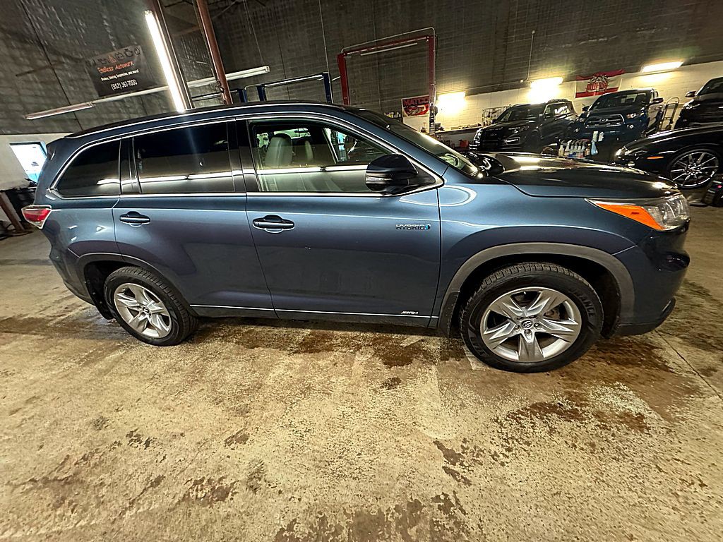 2016 Toyota Highlander Image 8