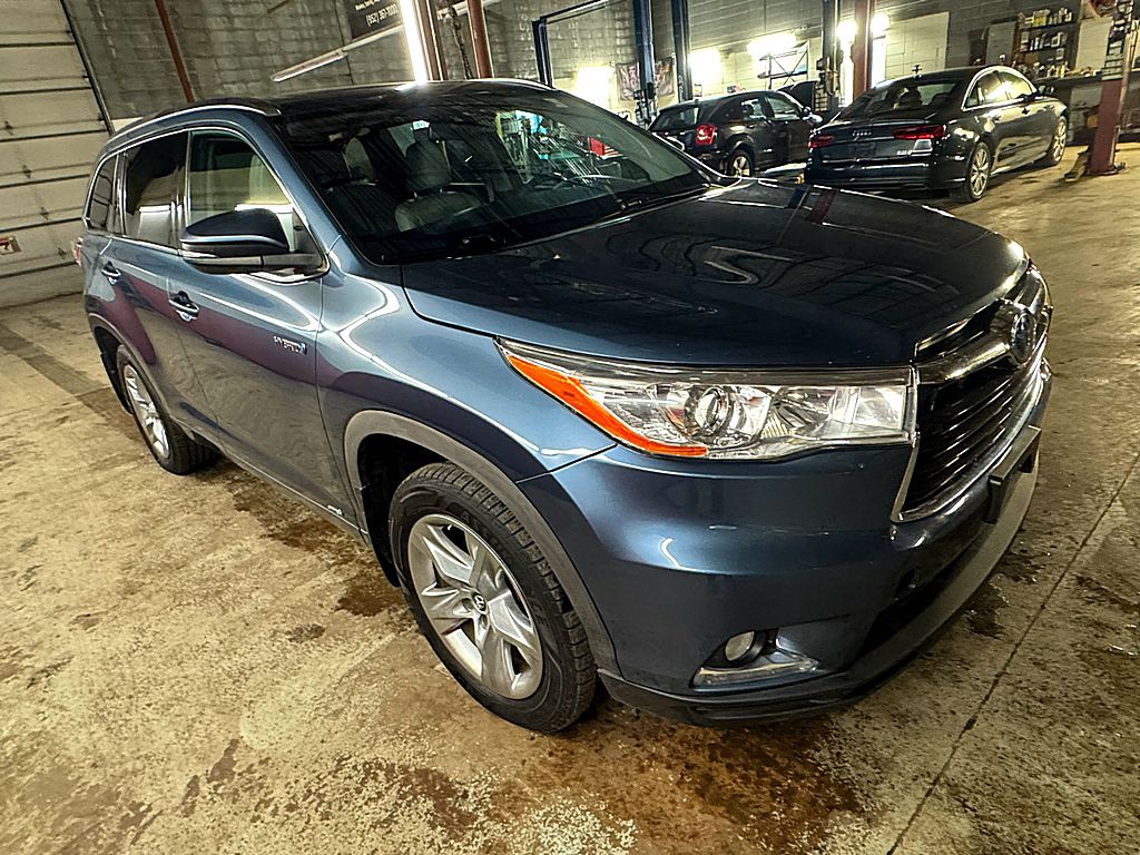 2016 Toyota Highlander Image 9