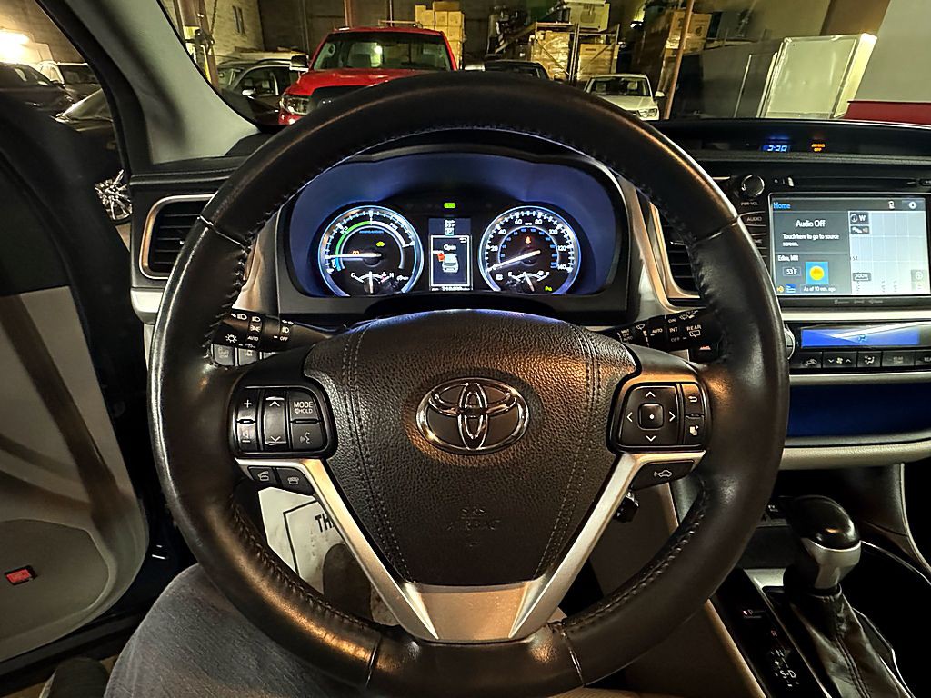 2016 Toyota Highlander Image 12