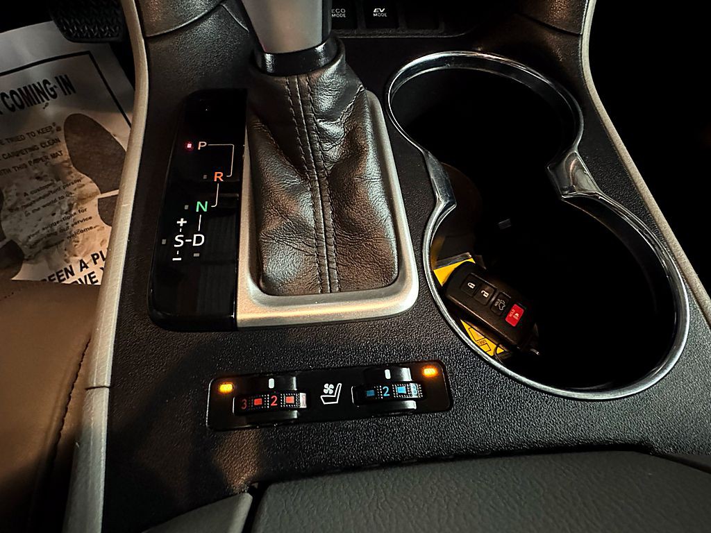 2016 Toyota Highlander Image 13