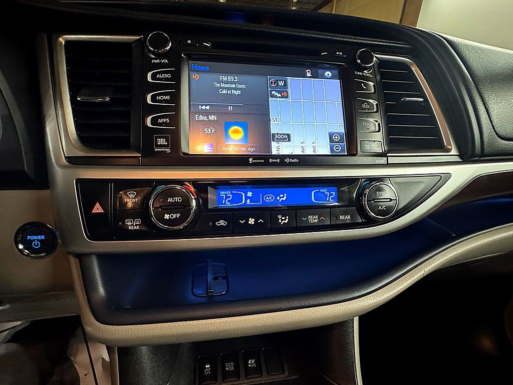 2016 Toyota Highlander Image 16