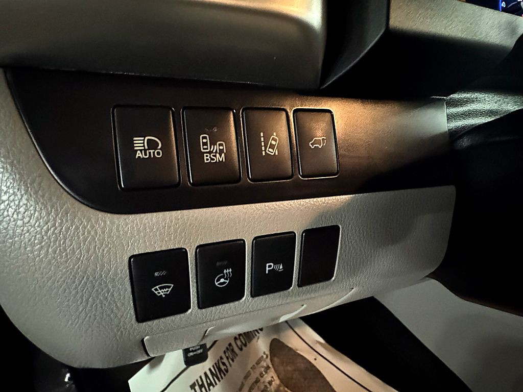 2016 Toyota Highlander Image 17