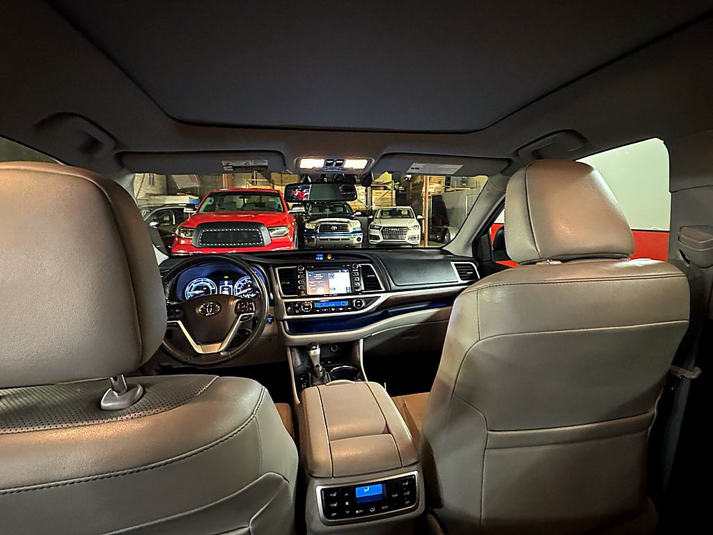 2016 Toyota Highlander Image 19