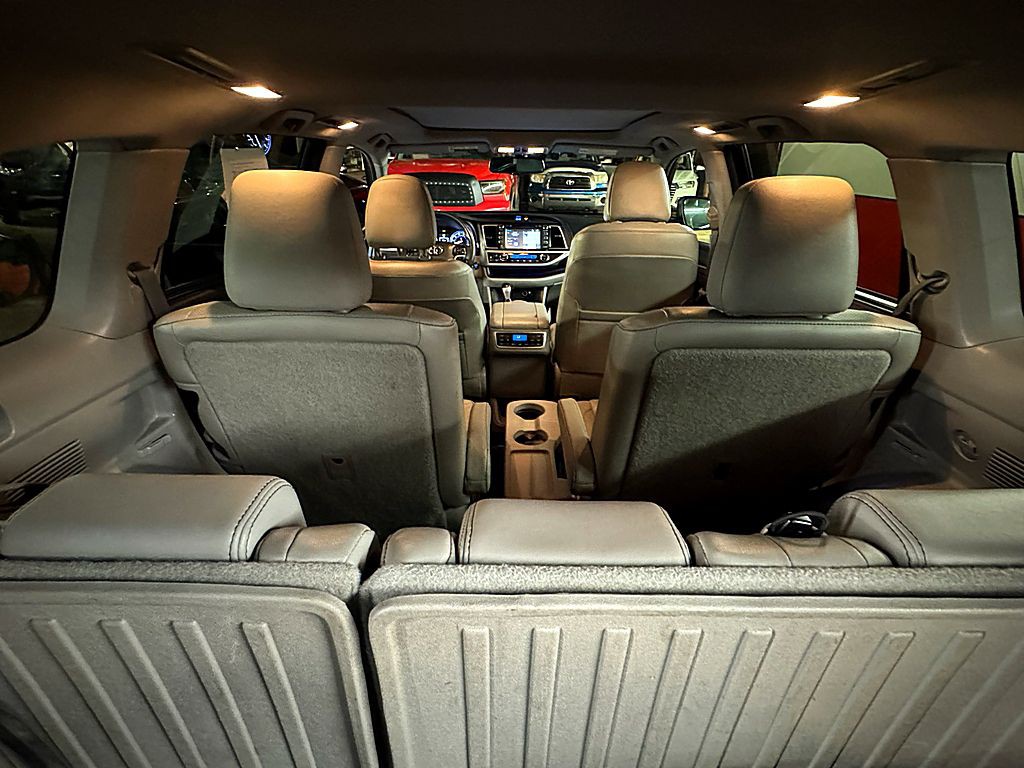 2016 Toyota Highlander Image 20