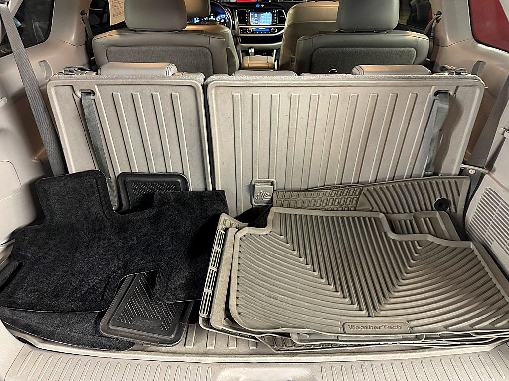 2016 Toyota Highlander Image 21