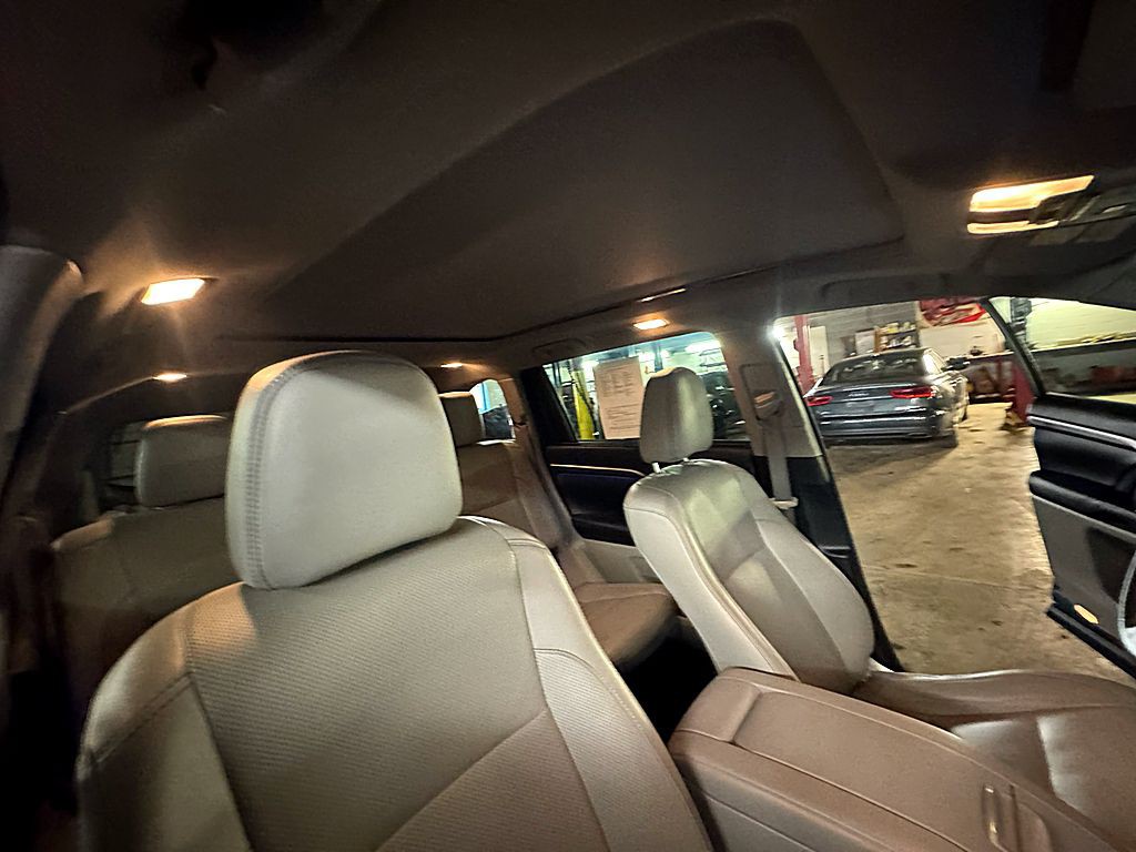 2016 Toyota Highlander Image 25