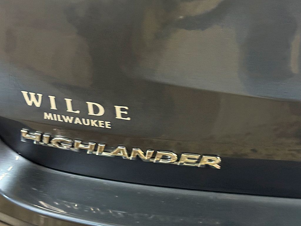 2016 Toyota Highlander Image 28