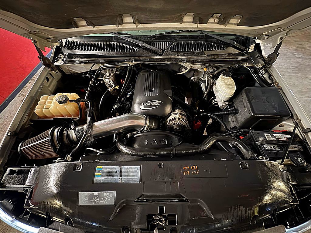 2003 GMC Sierra Image 2