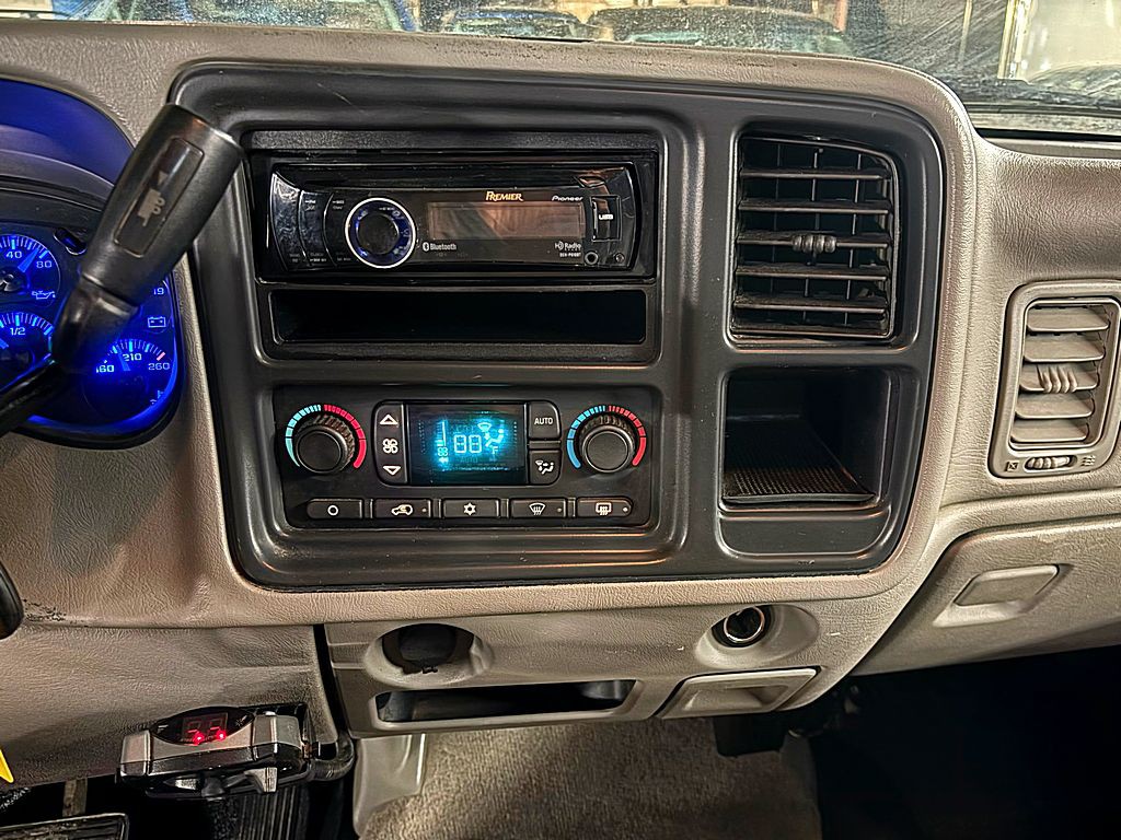 2003 GMC Sierra Image 14