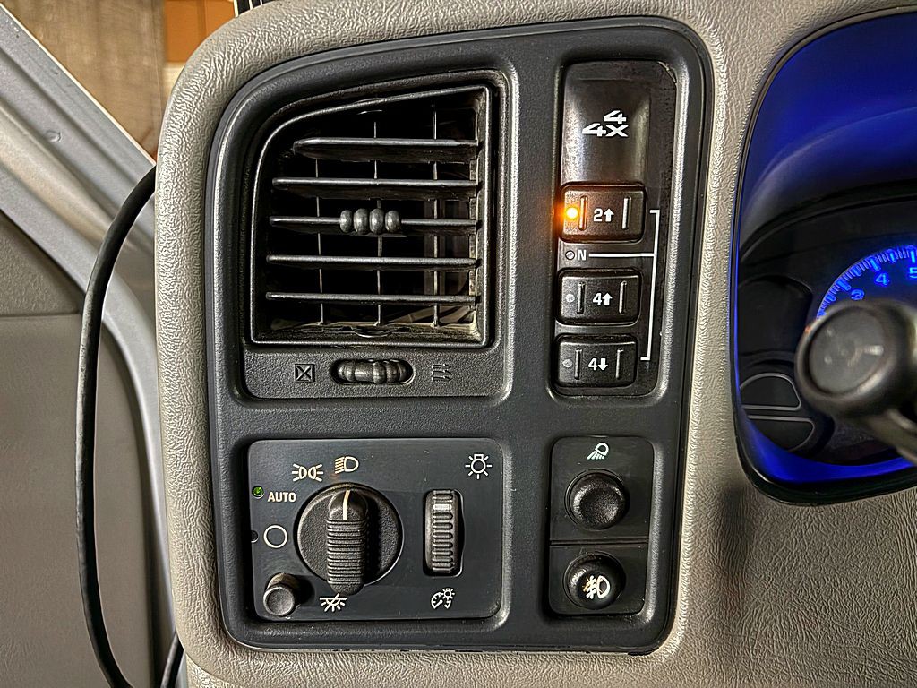 2003 GMC Sierra Image 17