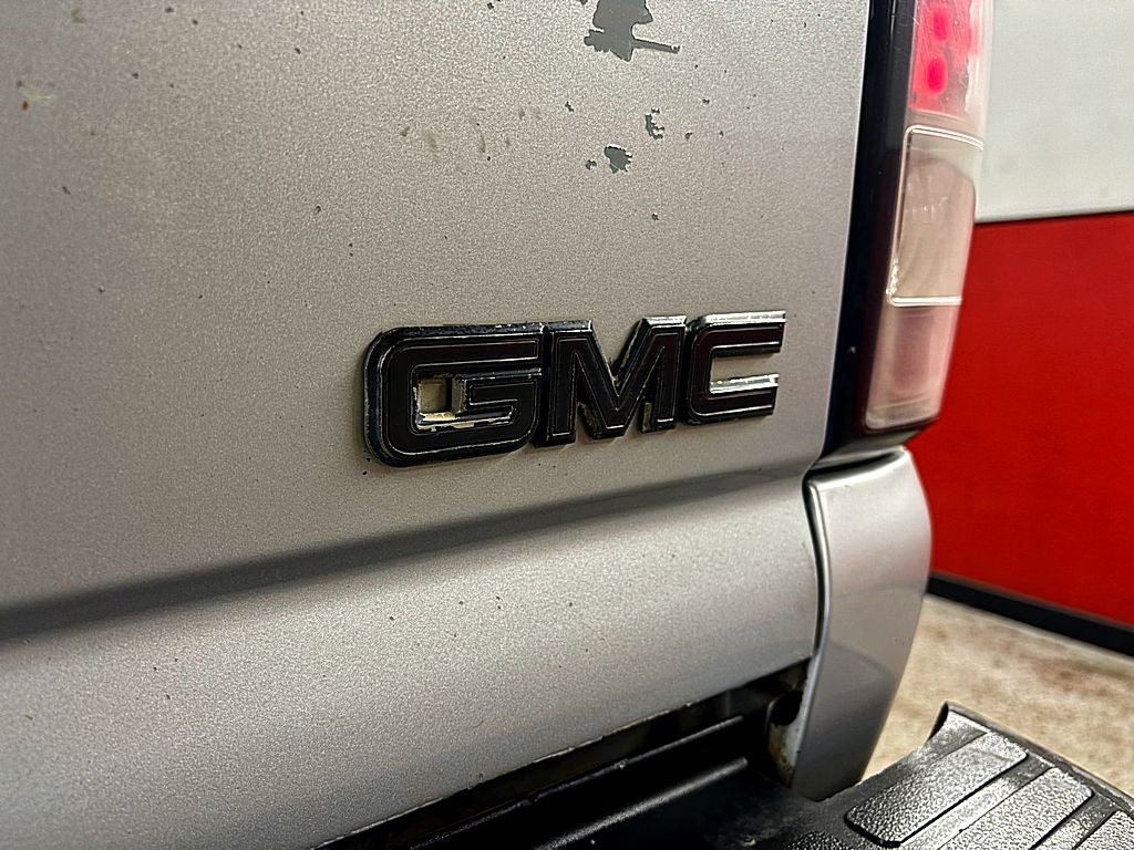 2003 GMC Sierra Image 28