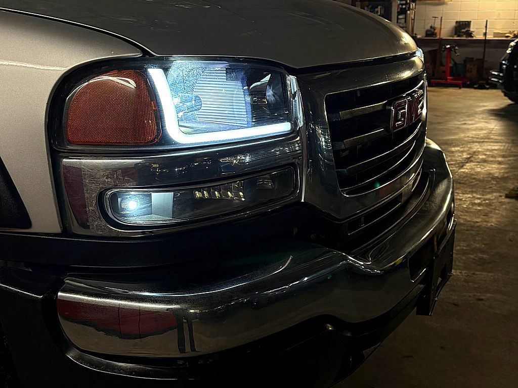 2003 GMC Sierra Image 29