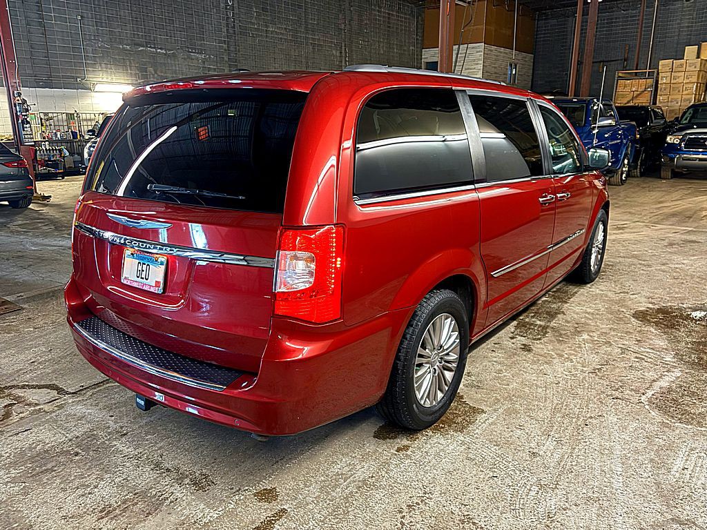 2016 Chrysler Town & Country Image 7