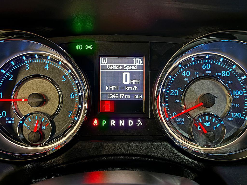 2016 Chrysler Town & Country Image 12