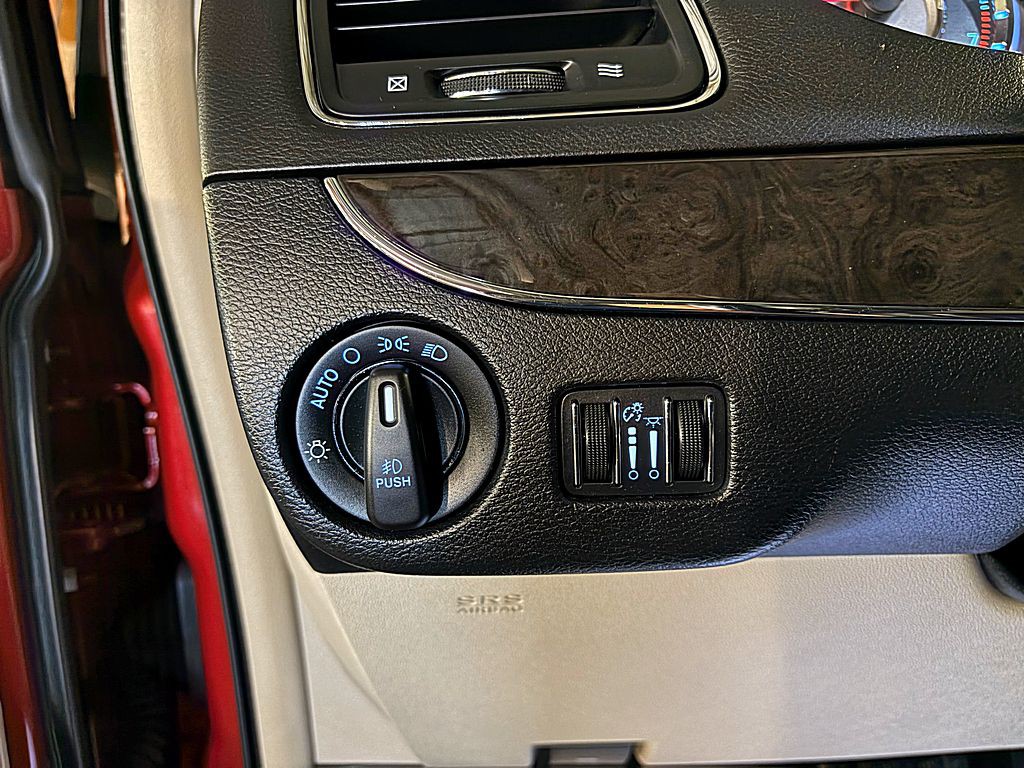 2016 Chrysler Town & Country Image 18