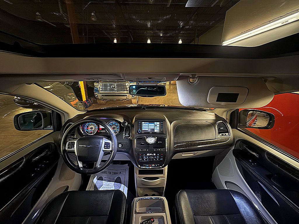 2016 Chrysler Town & Country Image 20