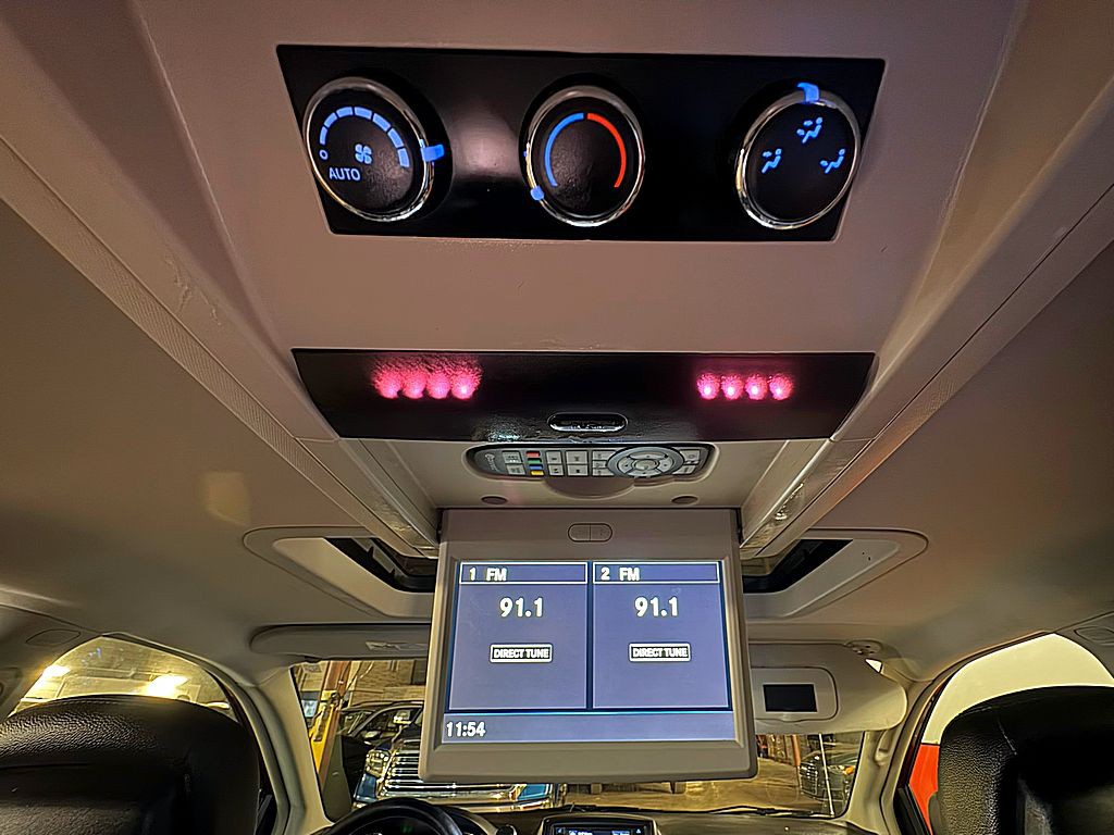 2016 Chrysler Town & Country Image 21