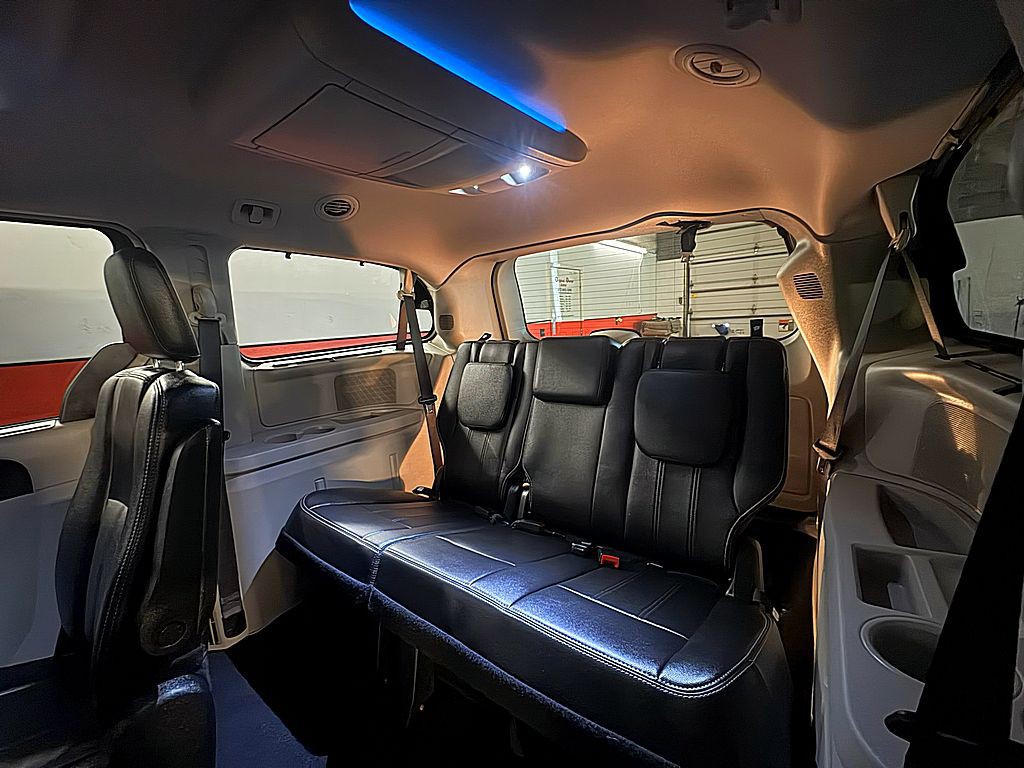 2016 Chrysler Town & Country Image 23