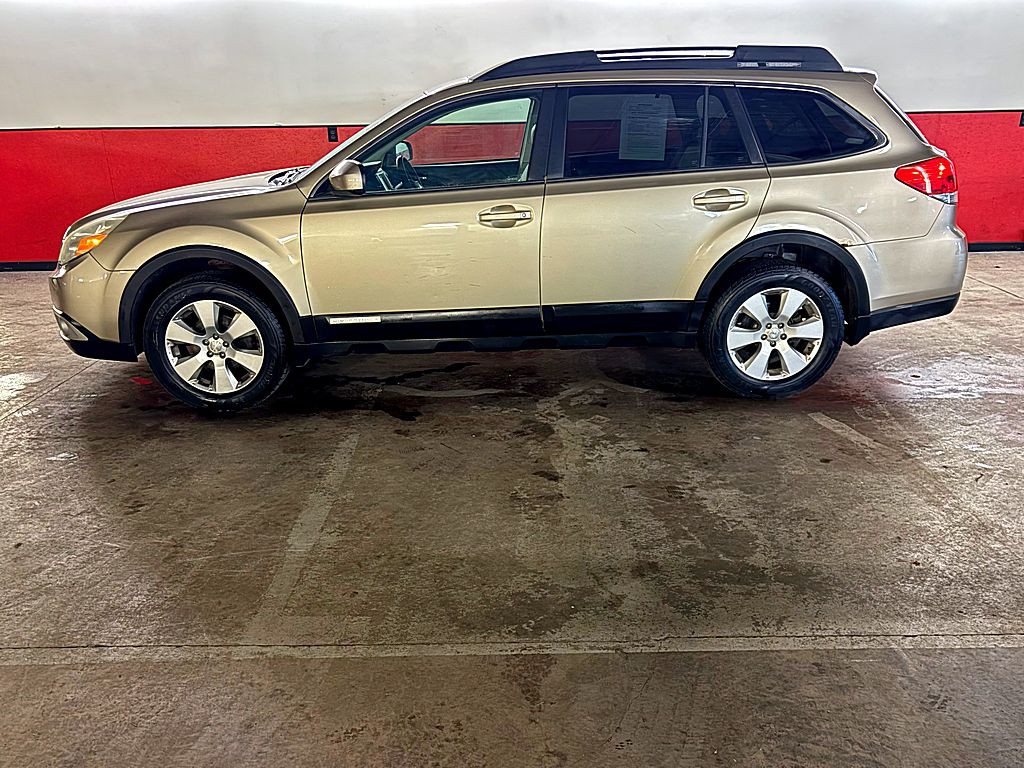 2010 Subaru Outback Image 4