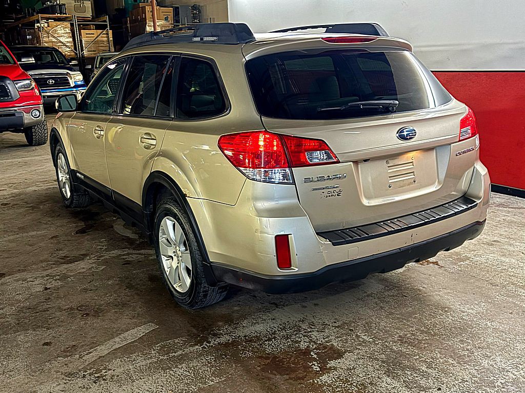 2010 Subaru Outback Image 5