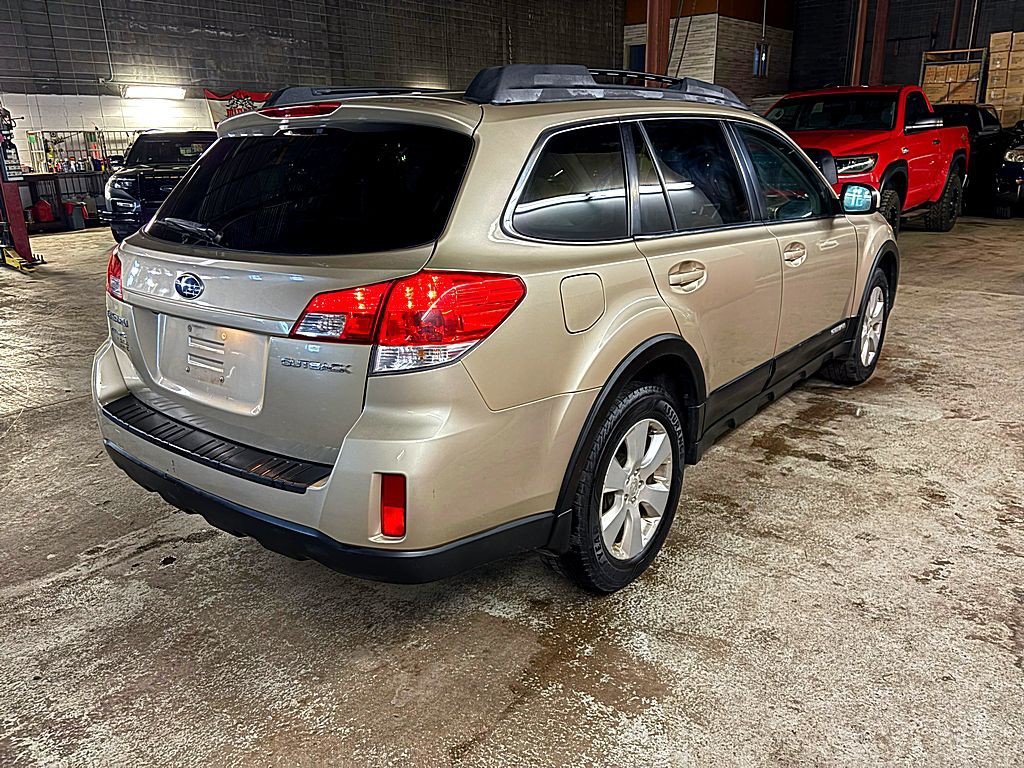 2010 Subaru Outback Image 7