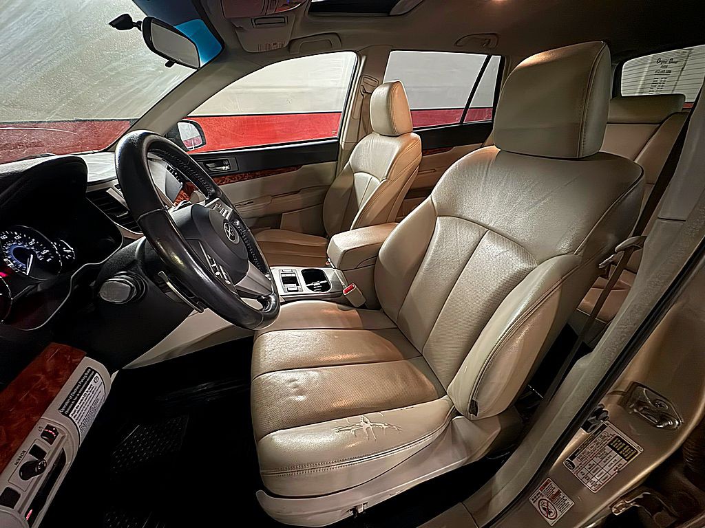 2010 Subaru Outback Image 10
