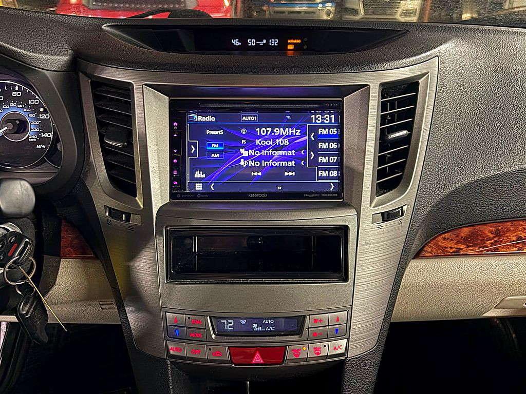 2010 Subaru Outback Image 13