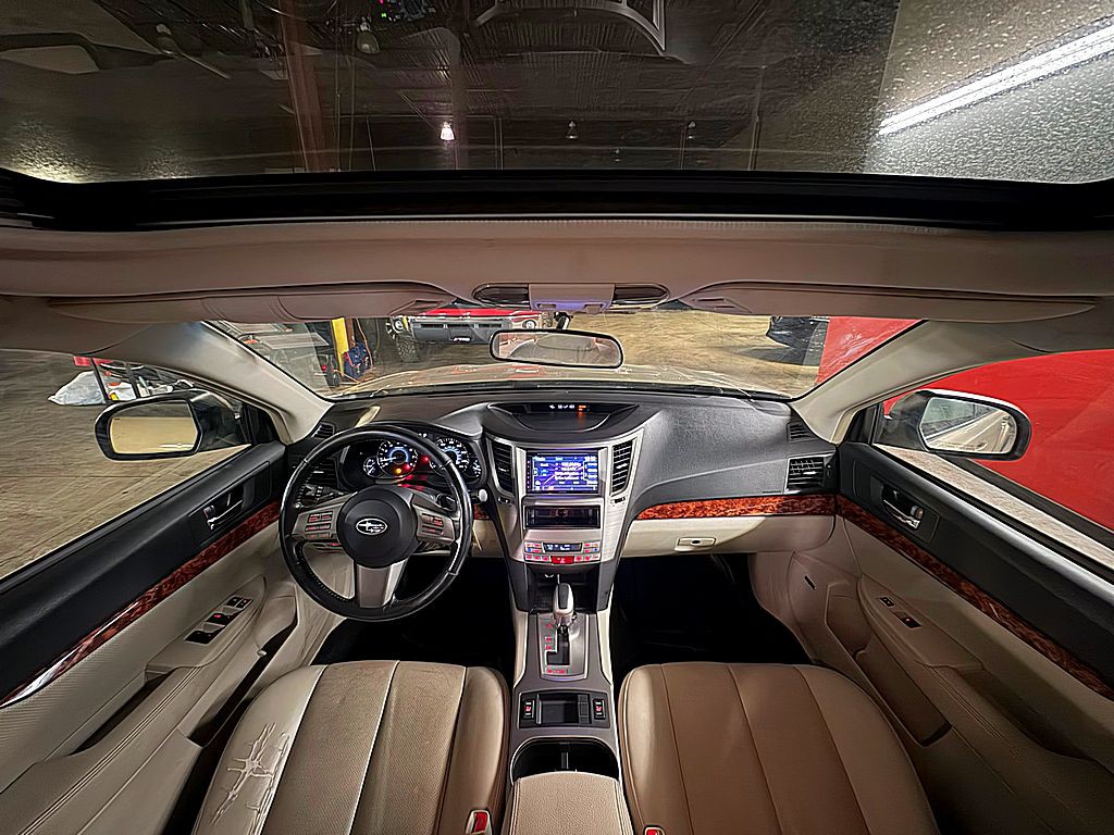 2010 Subaru Outback Image 17