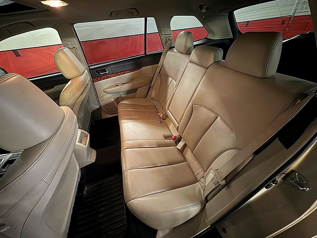 2010 Subaru Outback Image 18