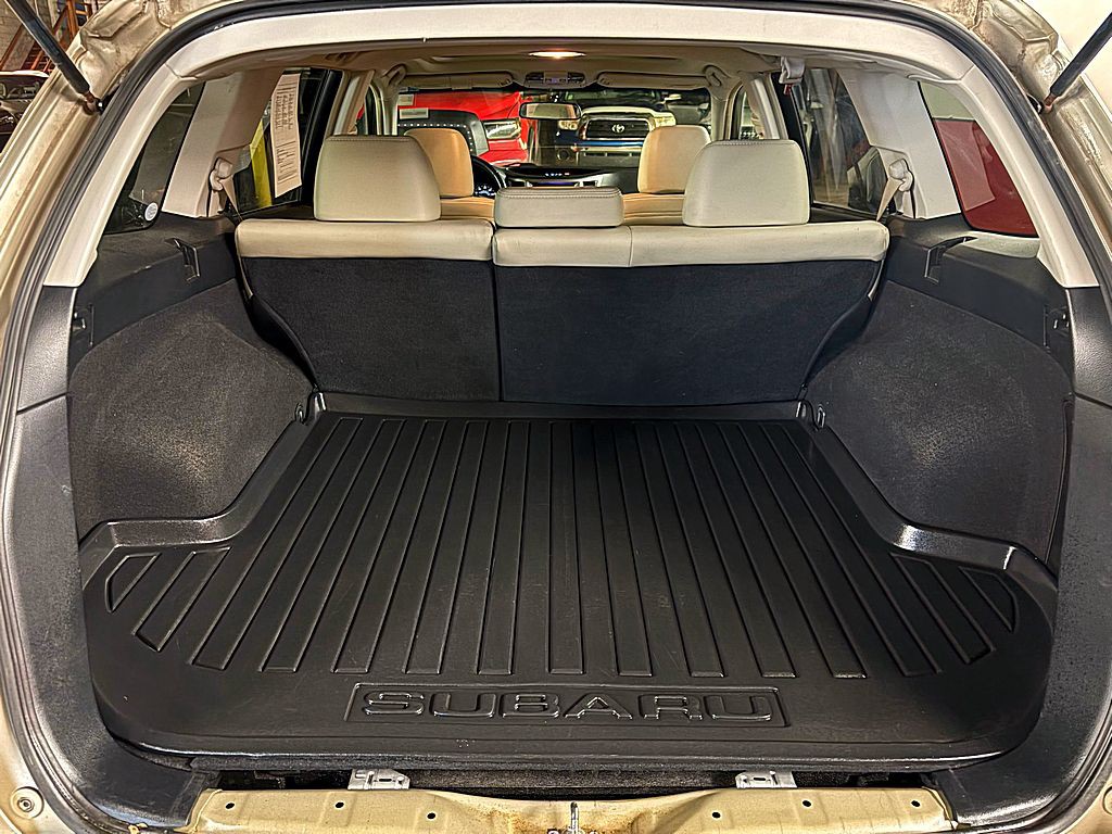 2010 Subaru Outback Image 19