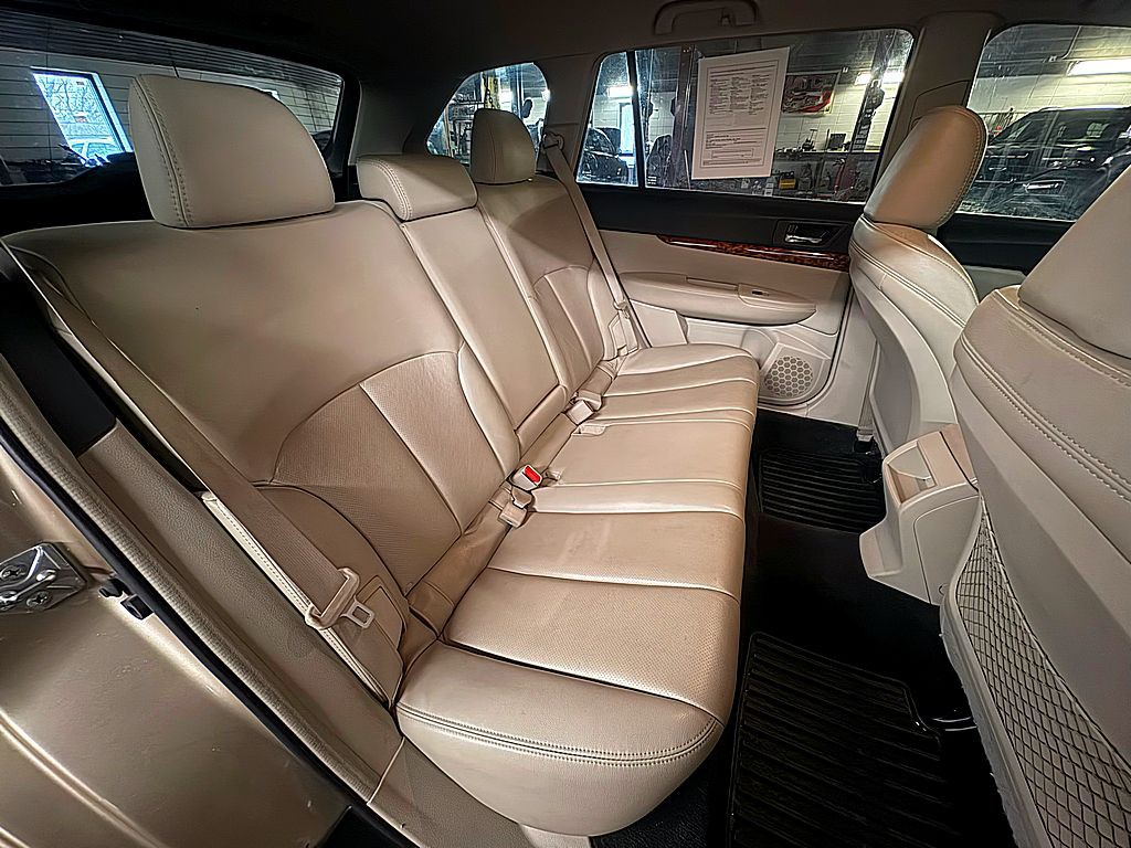 2010 Subaru Outback Image 20