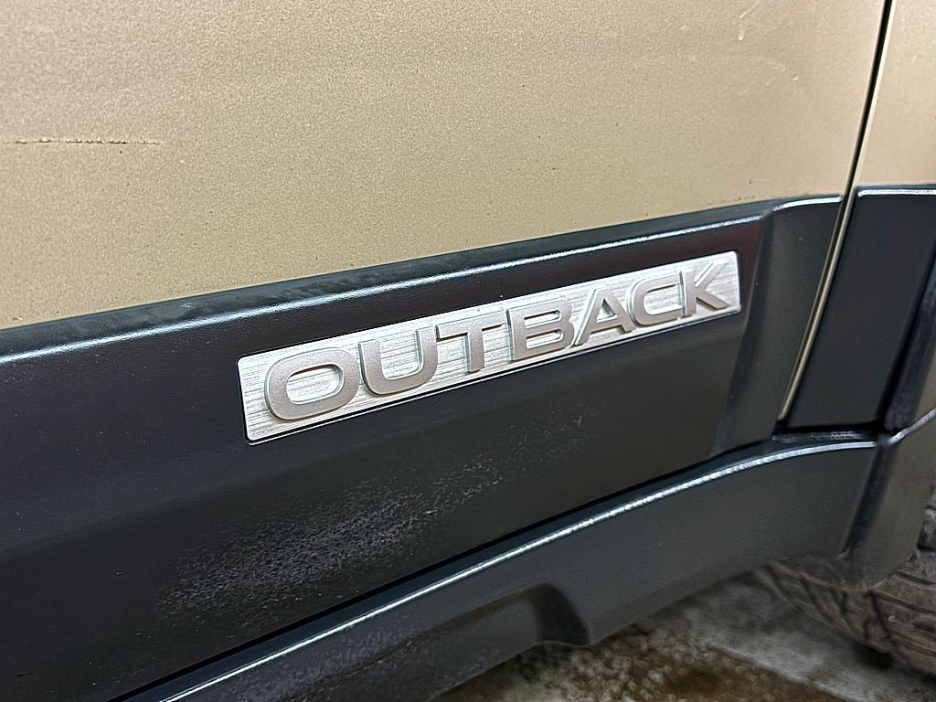 2010 Subaru Outback Image 23