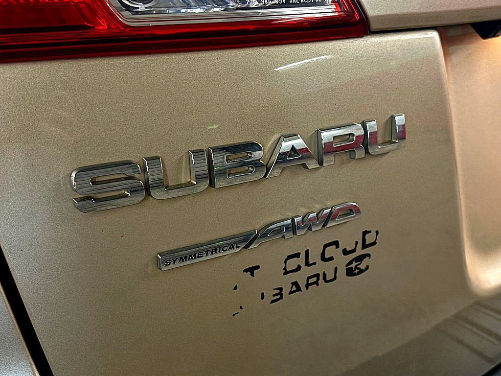 2010 Subaru Outback Image 24