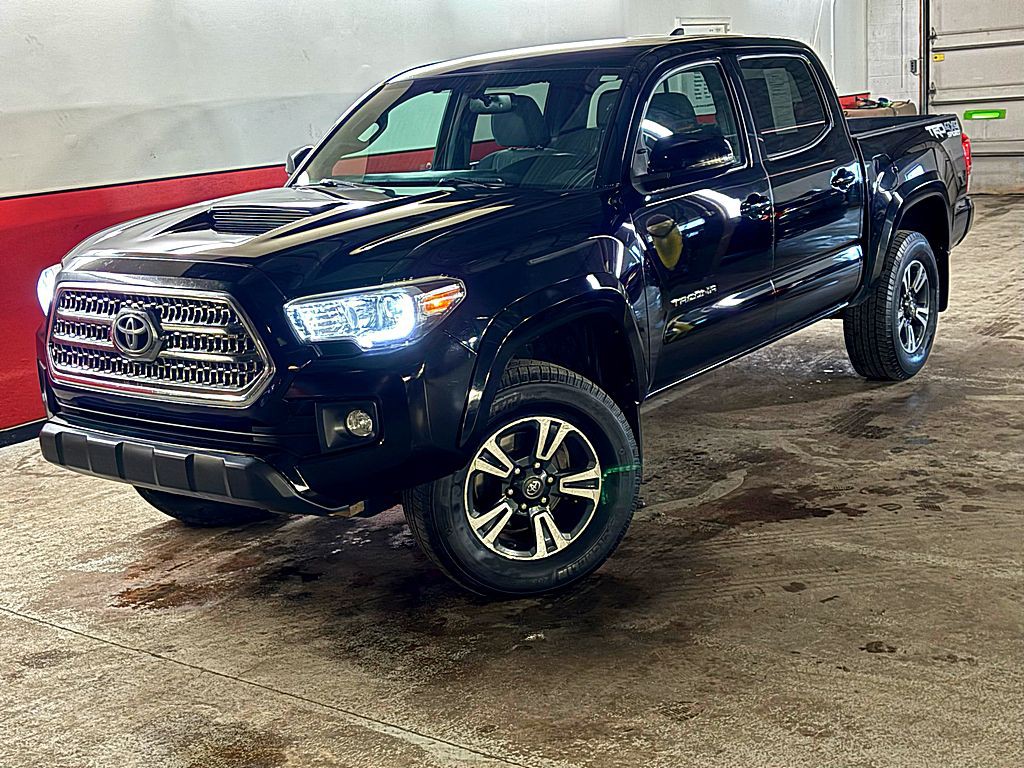 2017 Toyota Tacoma Image 1